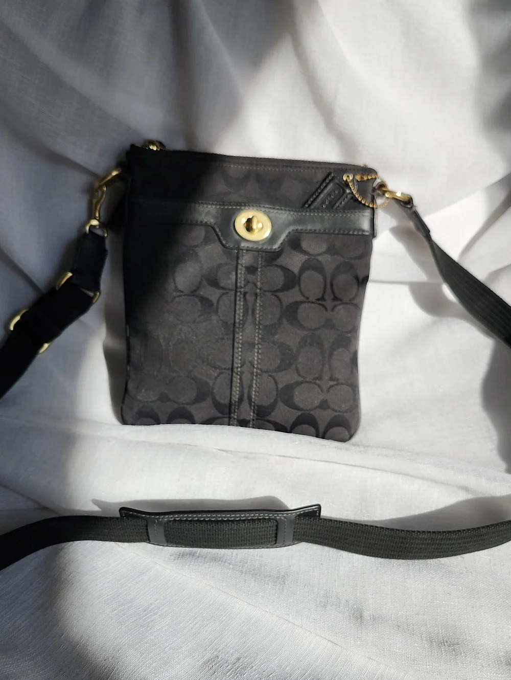 Coach Ex Cond Hampton Black Signature Jacquard Crossbody Gold-Tone, $55